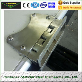 Cold storage room swing door with rotating shaft